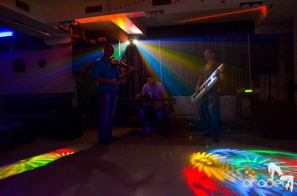 100% Show în L'Amore Caffe Club,