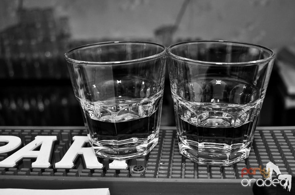 100% Show în L'Amore Caffe Club,