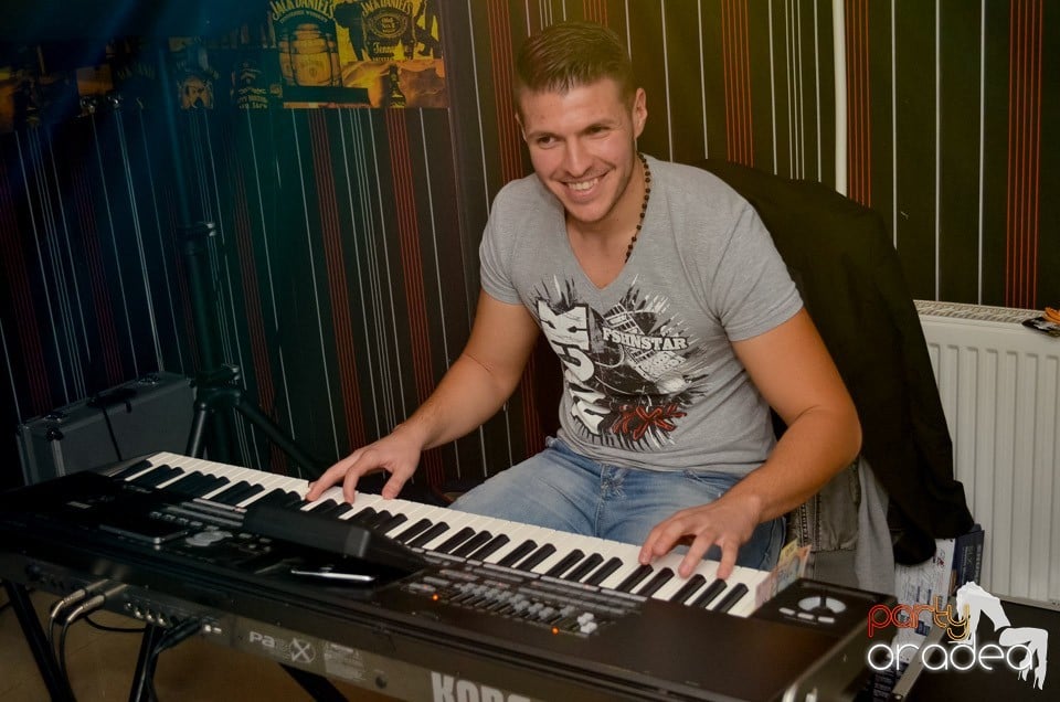 100% Show în L'Amore Caffe Club,