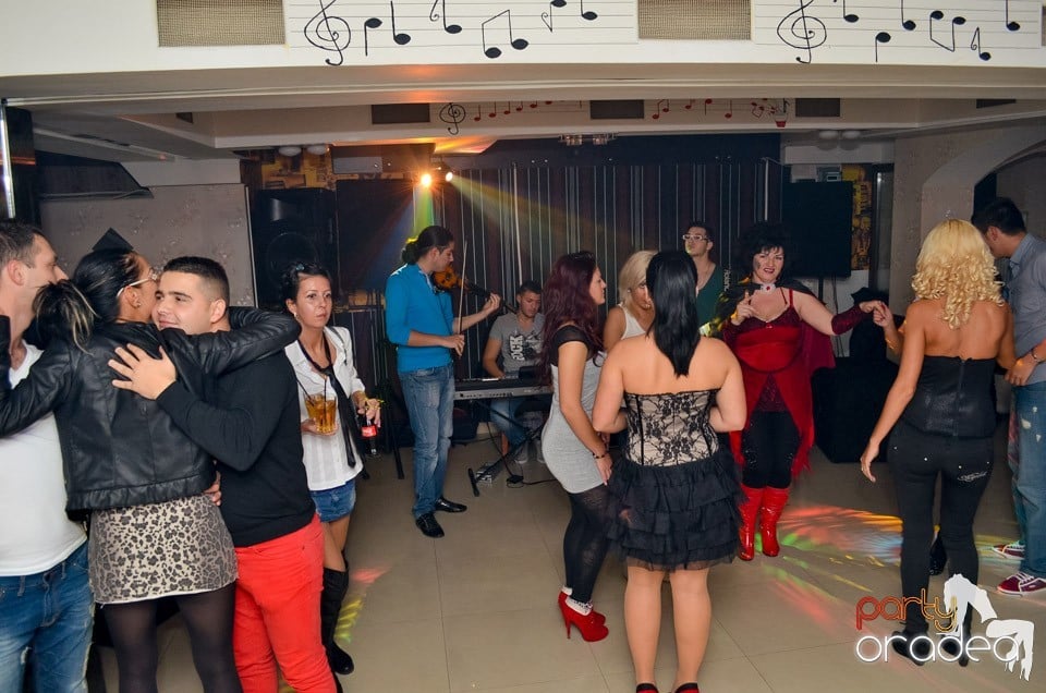 100% Show în L'Amore Caffe Club,