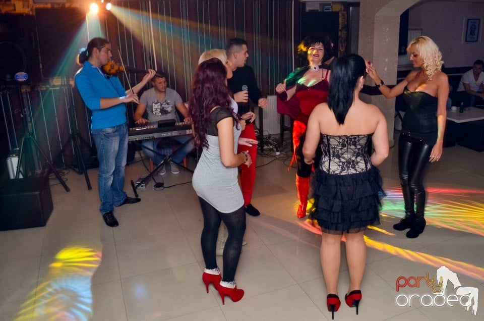 100% Show în L'Amore Caffe Club,
