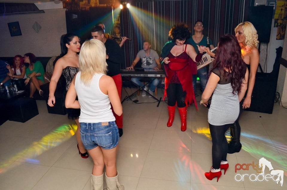 100% Show în L'Amore Caffe Club,