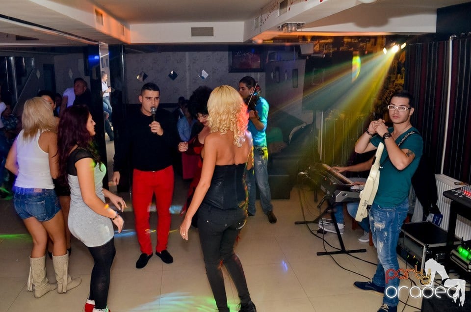 100% Show în L'Amore Caffe Club,