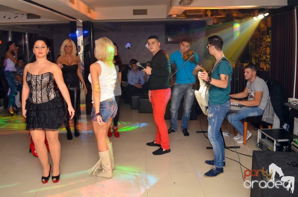 100% Show în L'Amore Caffe Club,
