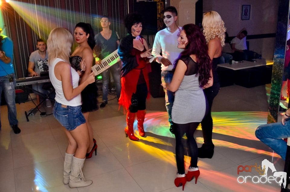 100% Show în L'Amore Caffe Club,