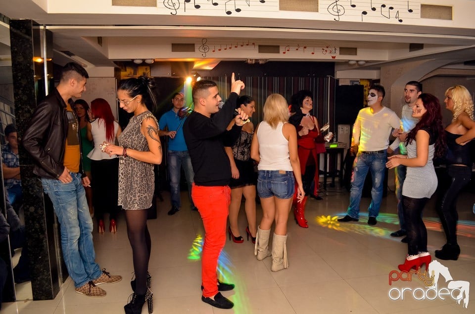 100% Show în L'Amore Caffe Club,