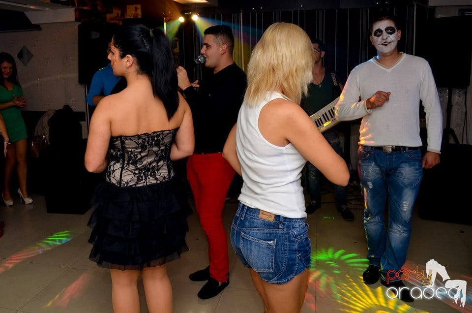100% Show în L'Amore Caffe Club,