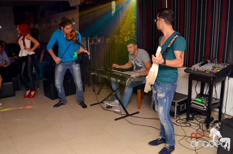 100% Show în L'Amore Caffe Club,