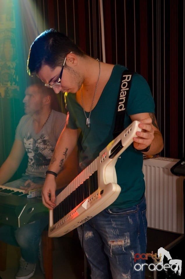 100% Show în L'Amore Caffe Club,