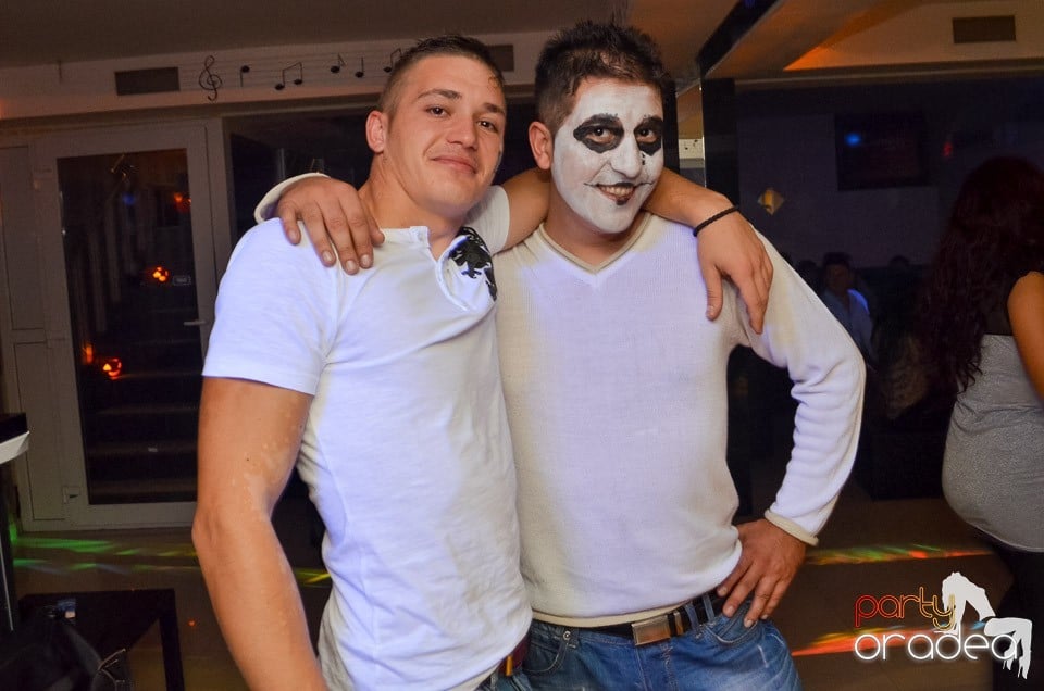 100% Show în L'Amore Caffe Club,