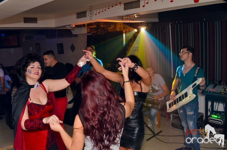 100% Show în L'Amore Caffe Club,