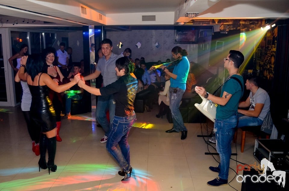 100% Show în L'Amore Caffe Club,