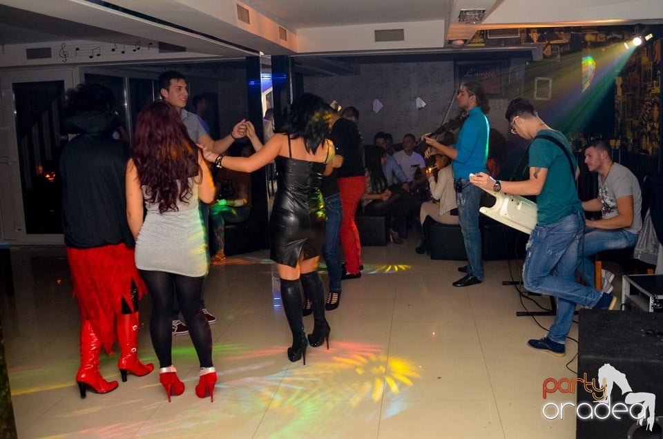 100% Show în L'Amore Caffe Club,