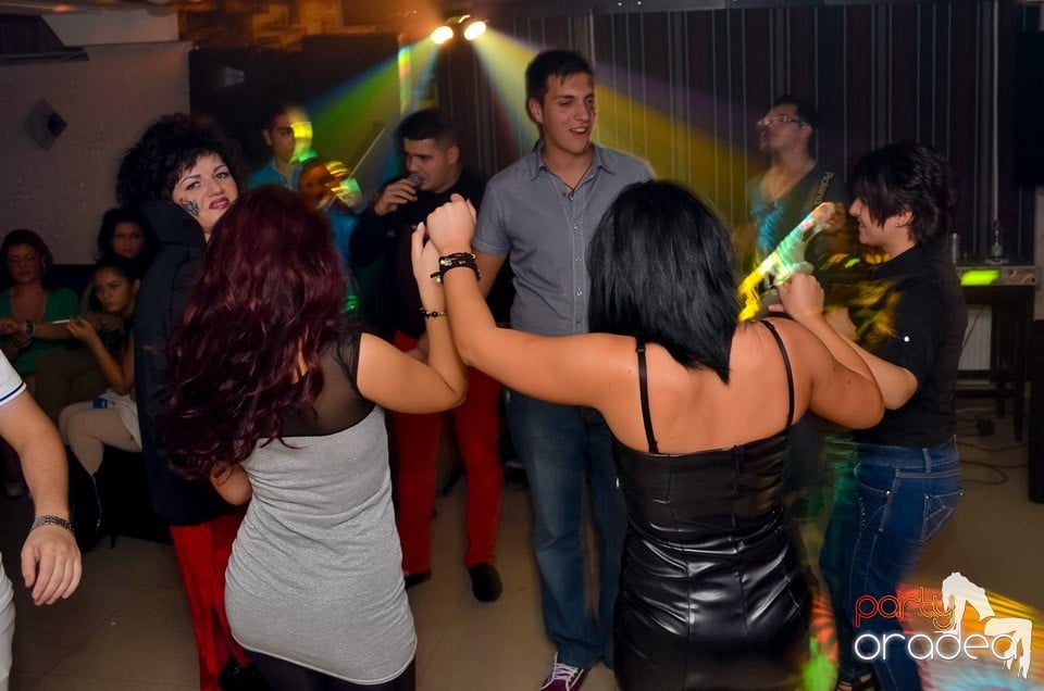100% Show în L'Amore Caffe Club,