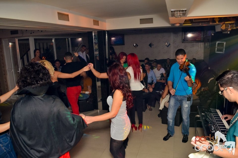 100% Show în L'Amore Caffe Club,
