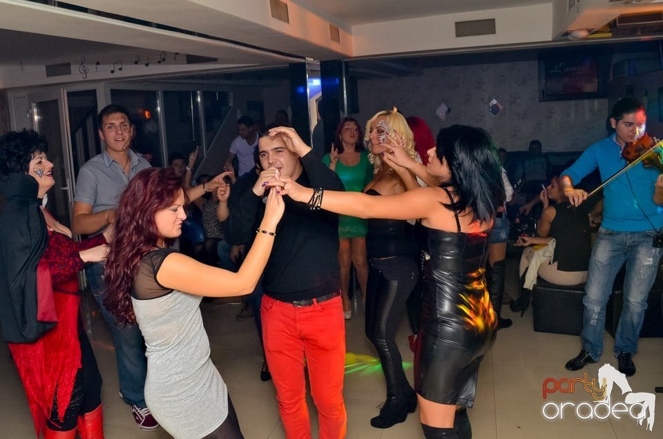 100% Show în L'Amore Caffe Club,