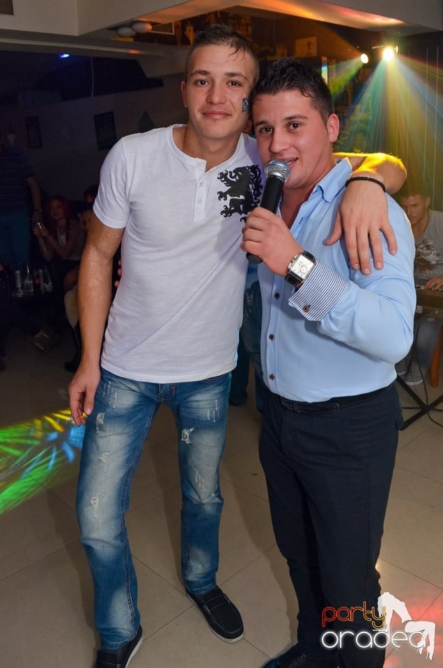 100% Show în L'Amore Caffe Club,