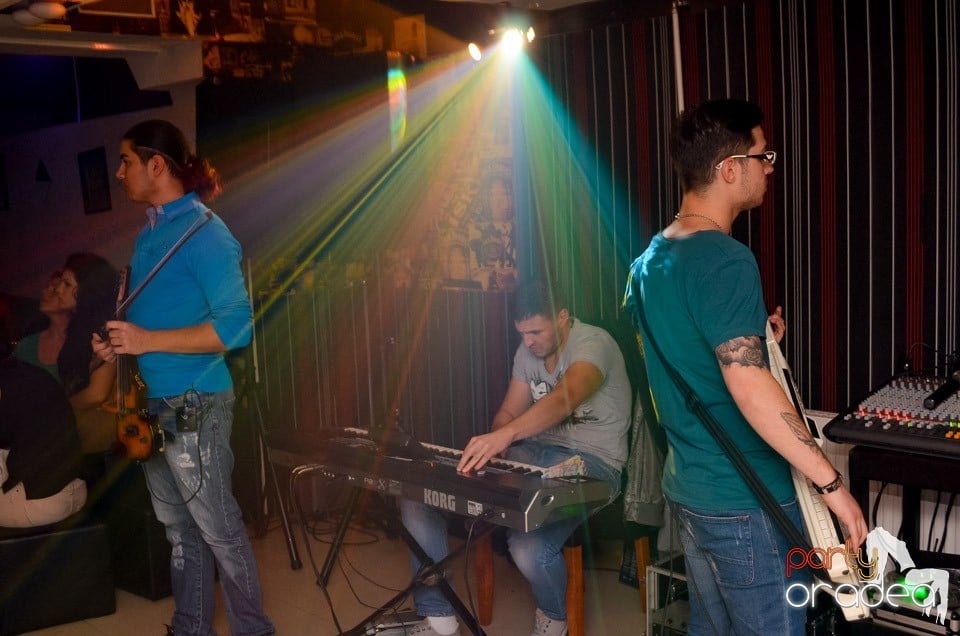 100% Show în L'Amore Caffe Club,