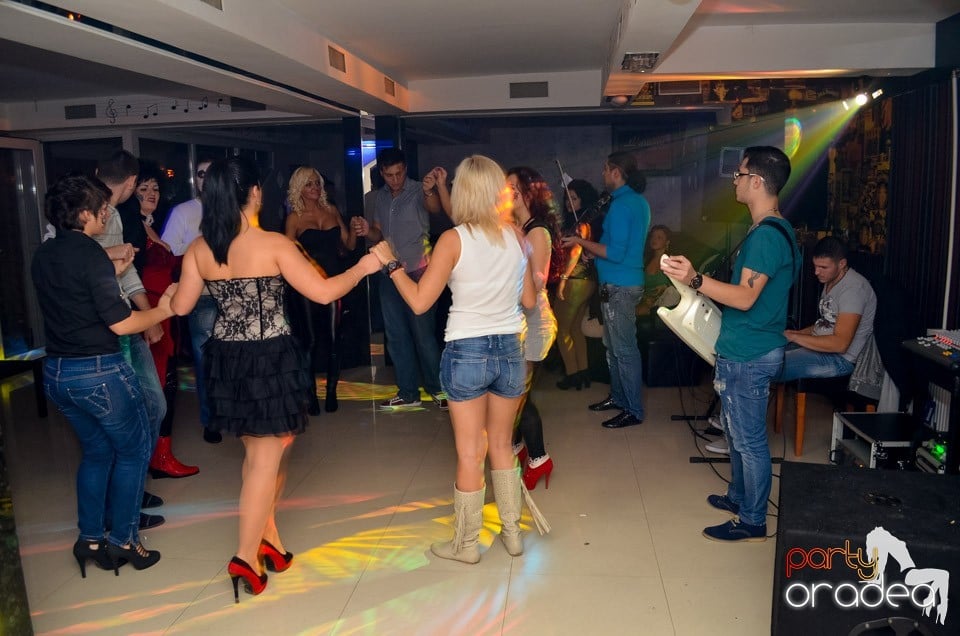100% Show în L'Amore Caffe Club,