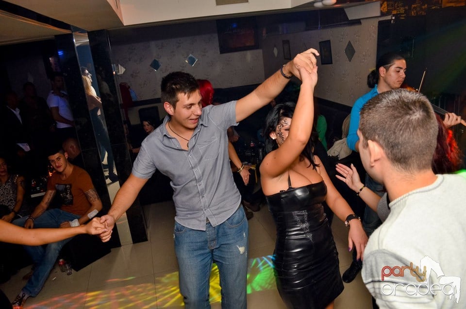 100% Show în L'Amore Caffe Club,