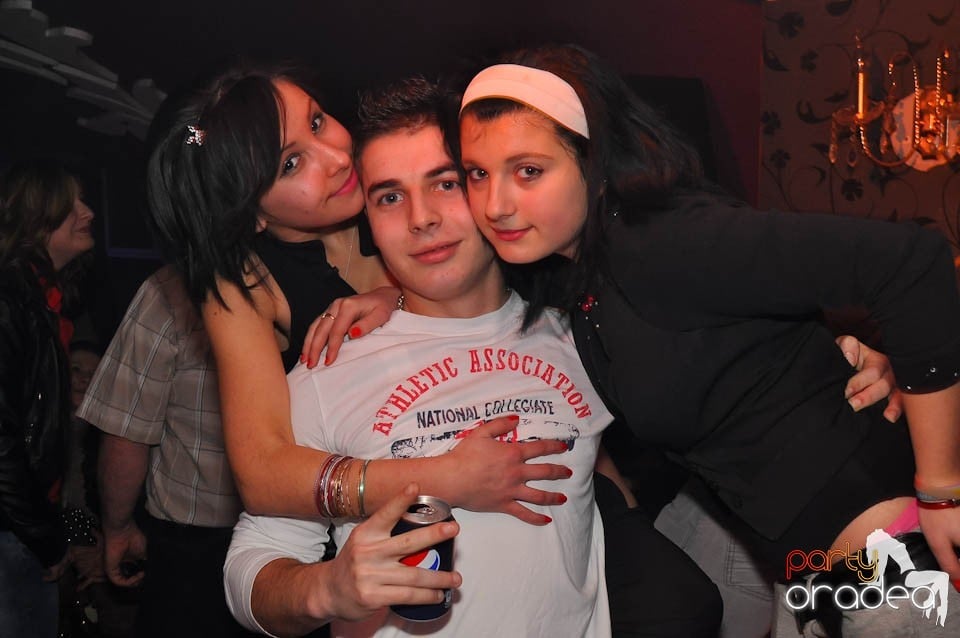 3 Style Night Party în Club Atti's,