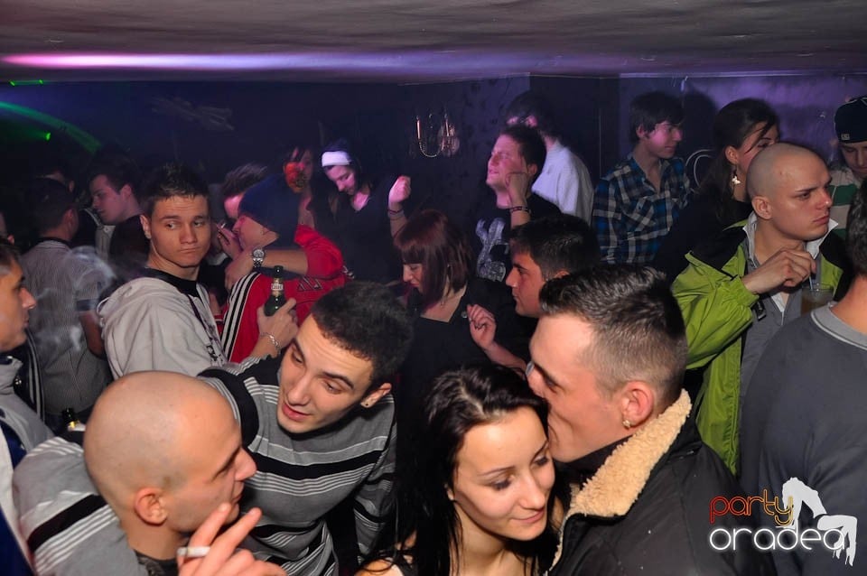 3 Style Night Party în Club Atti's,