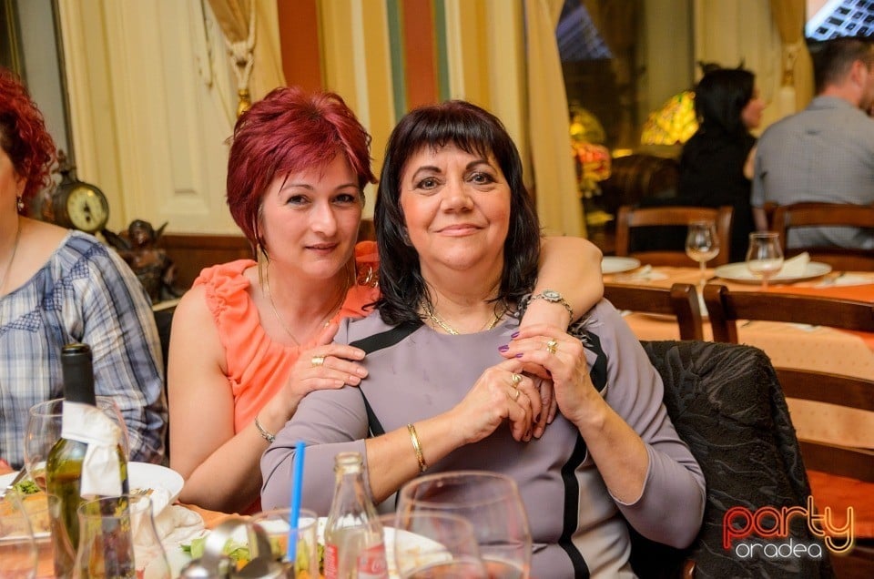 8 Martie la Butoiul de Aur, Butoiul de Aur