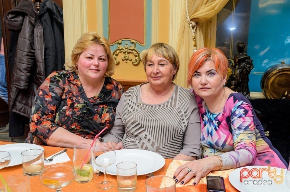 8 Martie la Butoiul de Aur, Butoiul de Aur