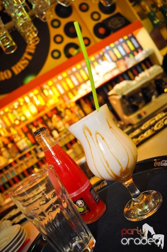8 martie show în Lactobar,