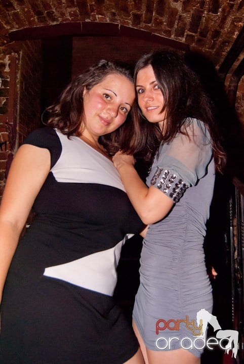 Adunare generală în Club Escape, 