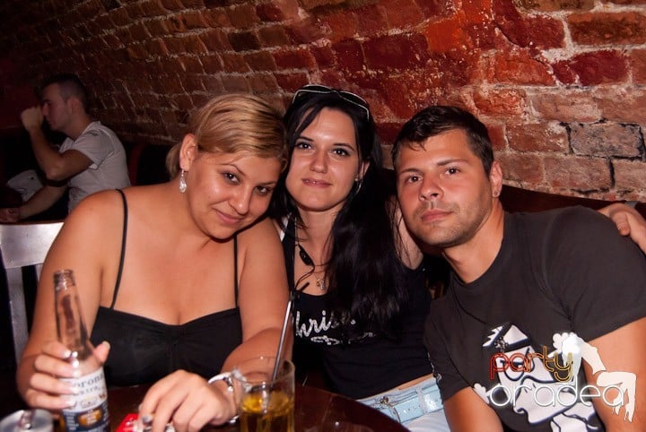 Adunare generală în Club Escape, 