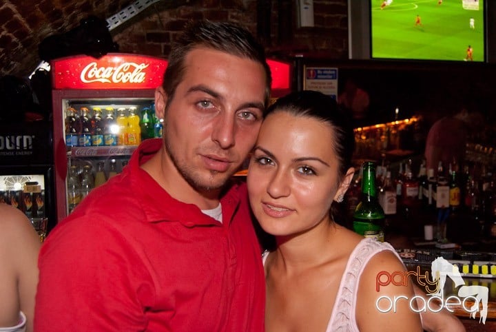 Adunare generală în Club Escape, 