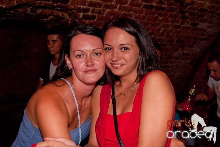 Adunare generală în Club Escape, 