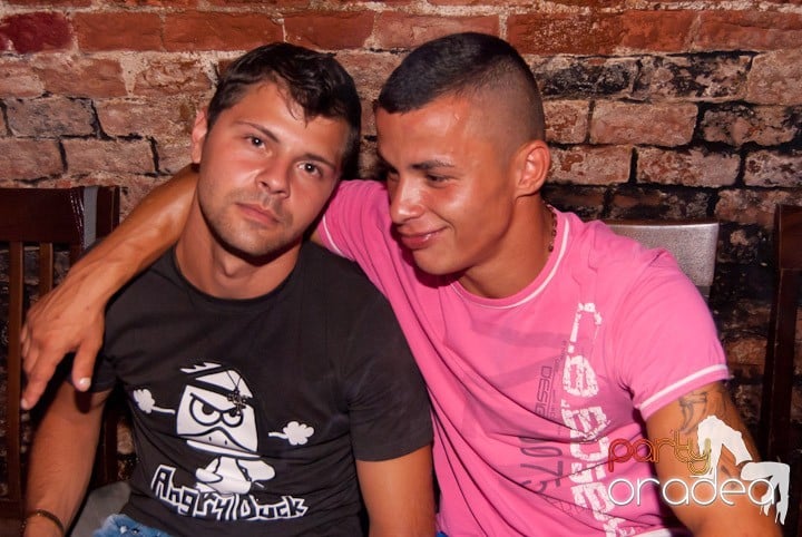 Adunare generală în Club Escape, 