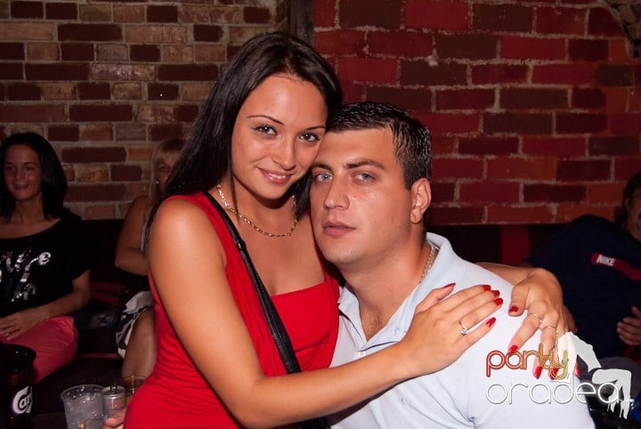 Adunare generală în Club Escape, 