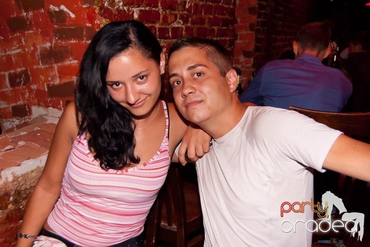 Adunare generală în Club Escape, 