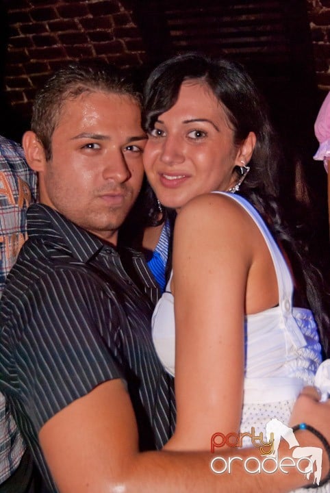 Adunare generală în Club Escape, 