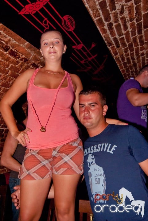 Adunare generală în Club Escape, 