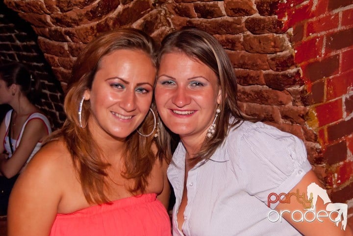 Adunare generală în Club Escape, 