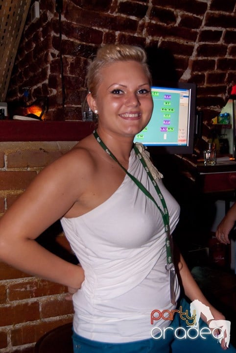 Adunare generală în Club Escape, 