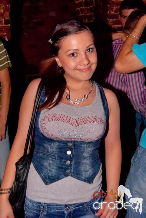 Adunare generală în Club Escape, 