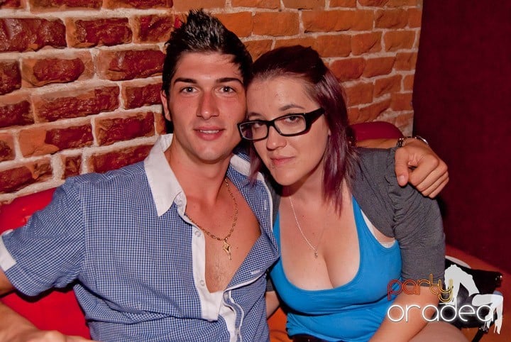 Adunare generală în Club Escape, 