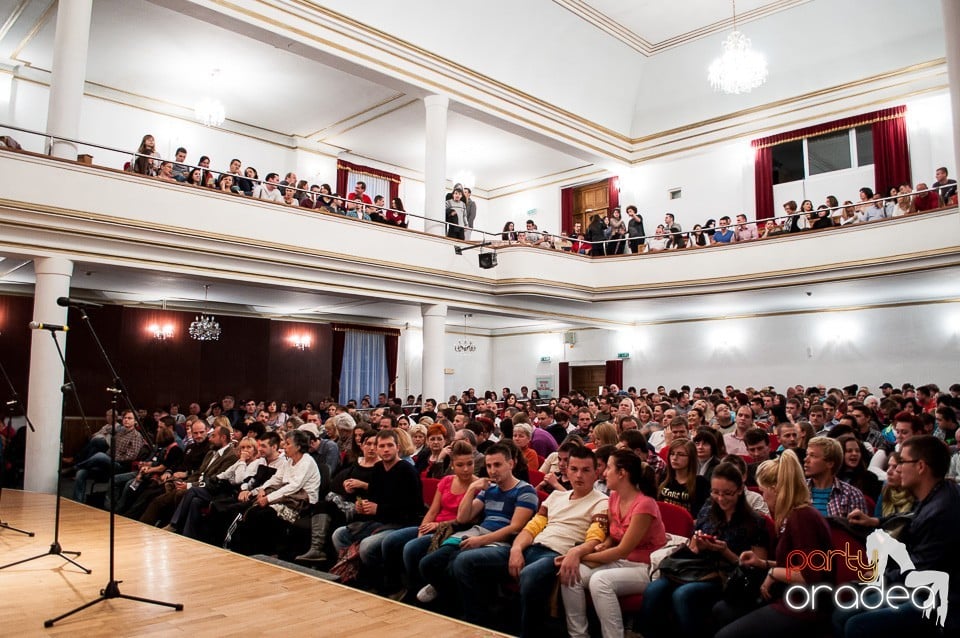 Akciós medve: Szomszédnéni és Felméri Péter estje, Filarmonica de Stat Oradea