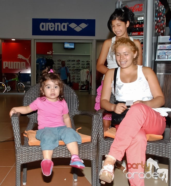 Alina şi Cristina - Românii au Talent, Lotus Center