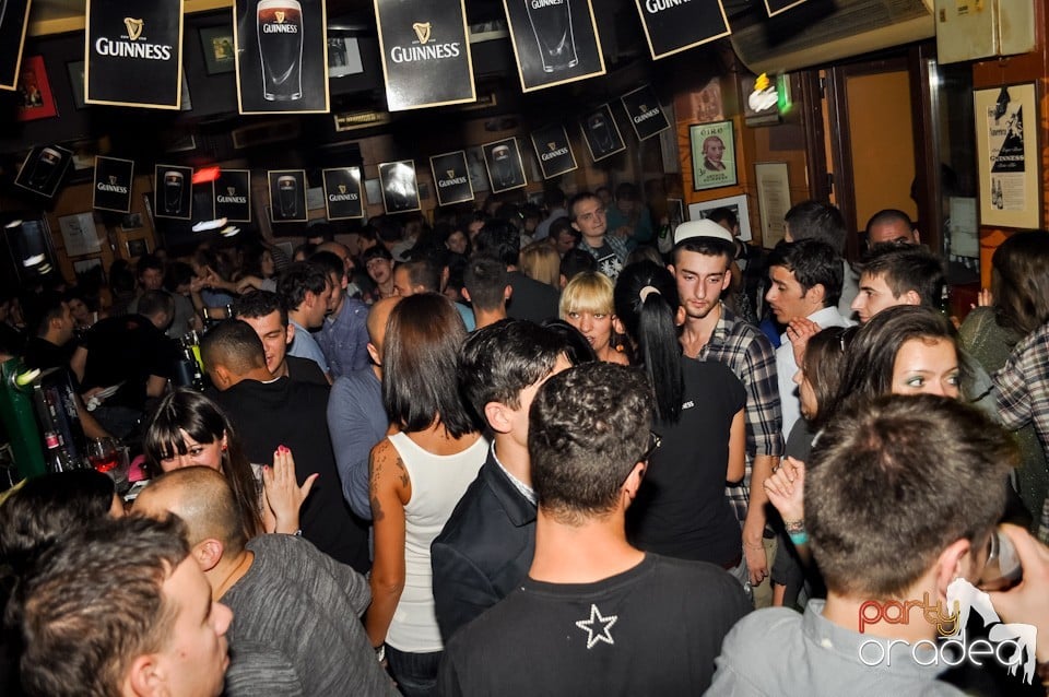 Atmosferă de party în Lord's, Lord's Pub