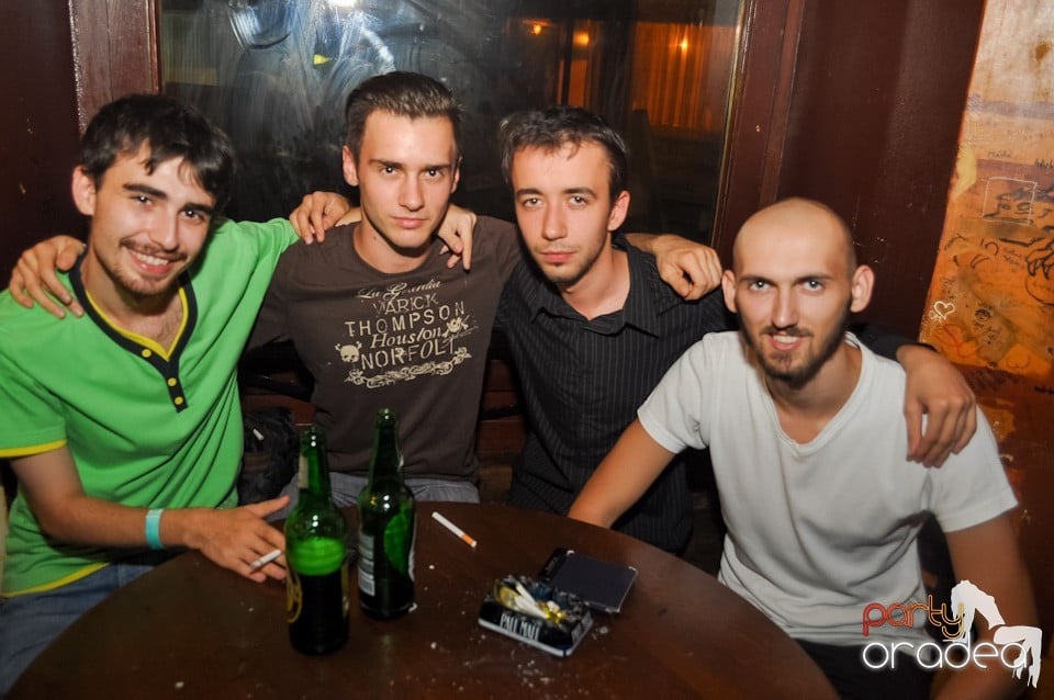 Atmosferă de party în Lord's, Lord's Pub