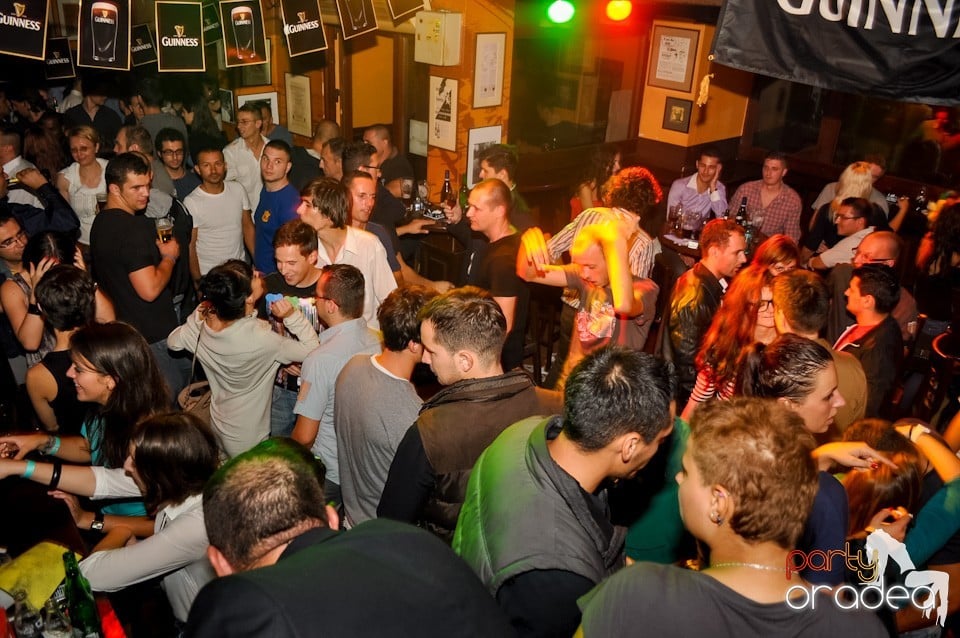 Atmosferă de party în Lord's, Lord's Pub