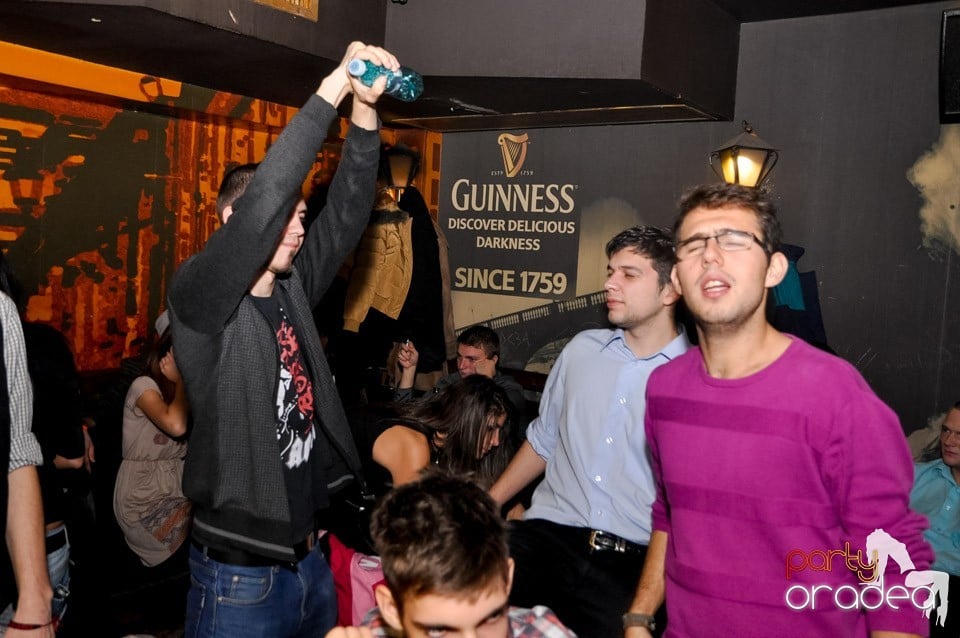 Atmosferă de party în Lord's, Lord's Pub