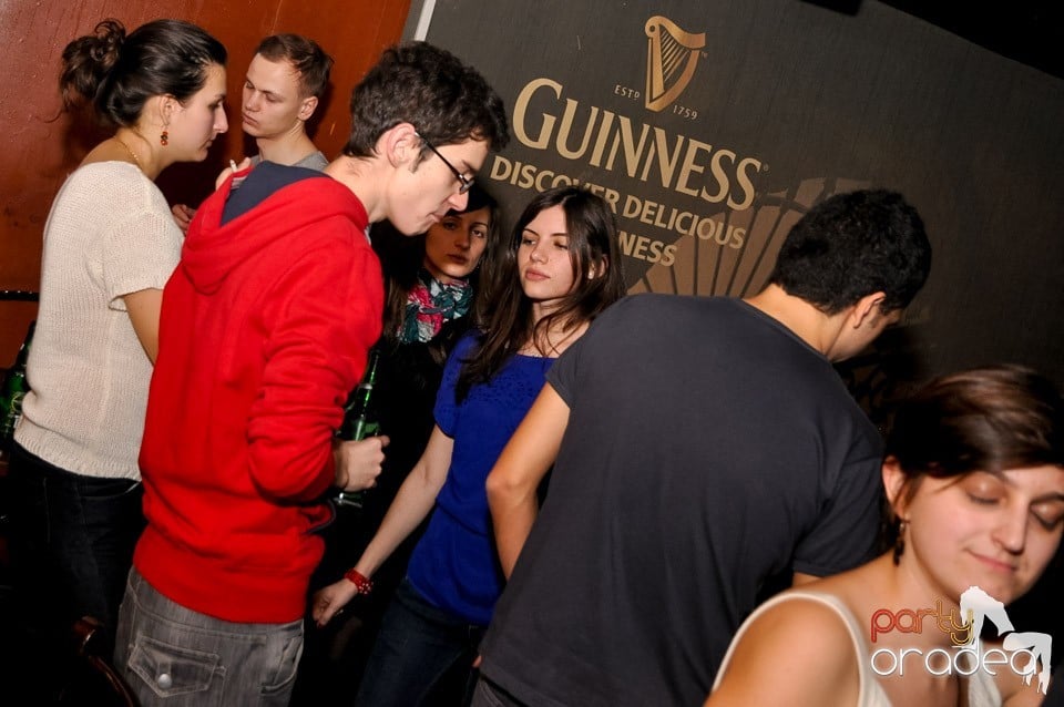 Atmosferă de party în Lord's, Lord's Pub