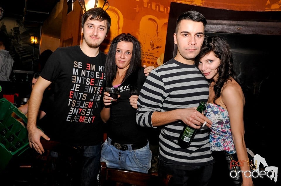 Atmosferă de party în Lord's, Lord's Pub